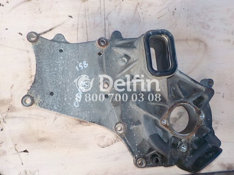 7420539530 Корпус насоса (проставка помпы) Renault