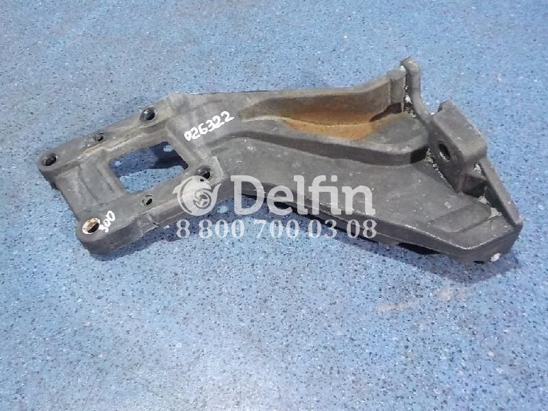 2670305 Кронштейн брызговика правый RH Scania