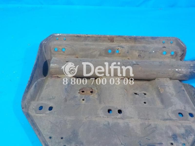 1725675 Кронштейн брызговика LH Scania