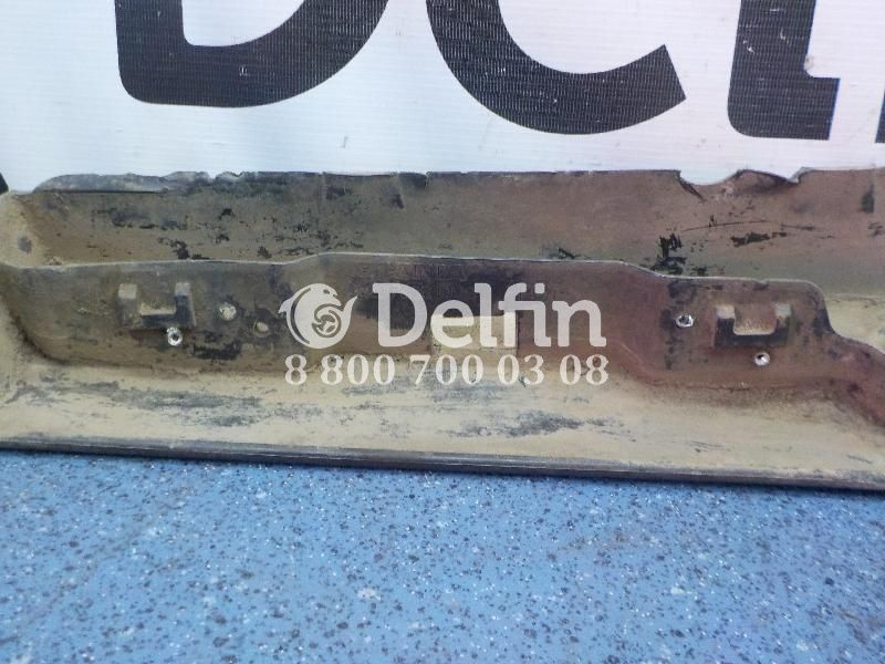 2297986 Накладка правого переднего крыла Scania 6 (уценка)