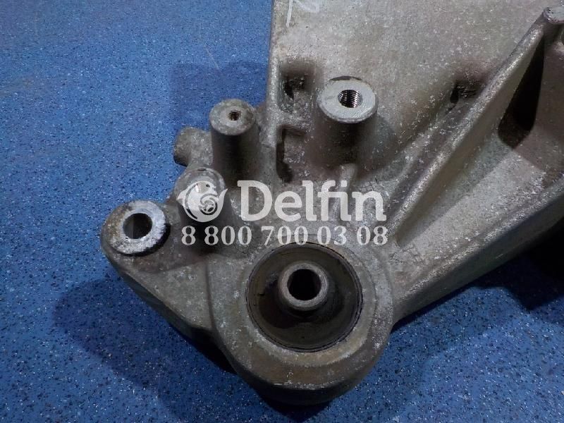 7482270859 Кронштейн кабины Renault