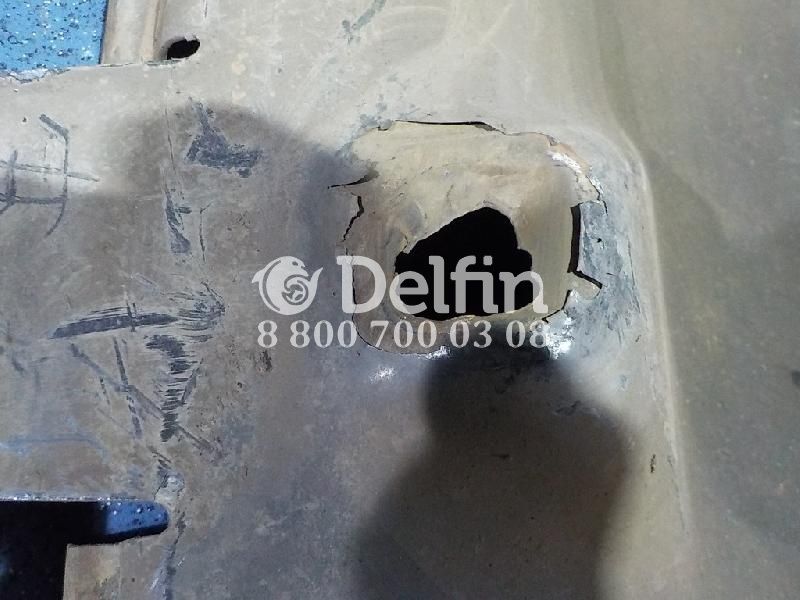 1371572 Брызговик металлический правый Scania (Уценка)