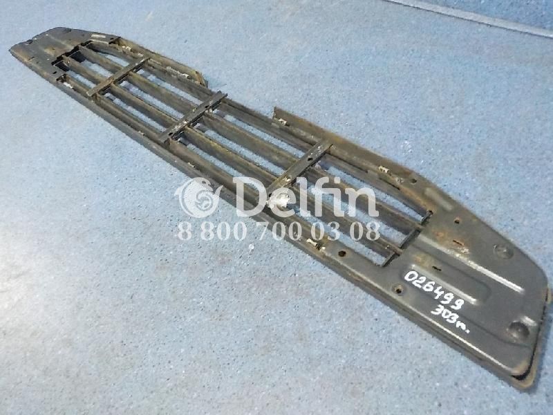 82419435 Нижняя решетка радиатора(ступенька) Volvo