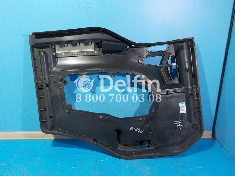 81626306026 Обшивка двери передней правой MAN