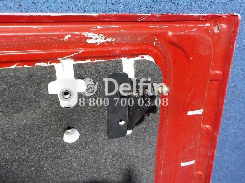 3176123 Крышка наружнего бардачка Volvo (Цвет красный)