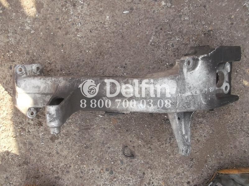 7420819616 Кронштейн переднего бампера LH Renault