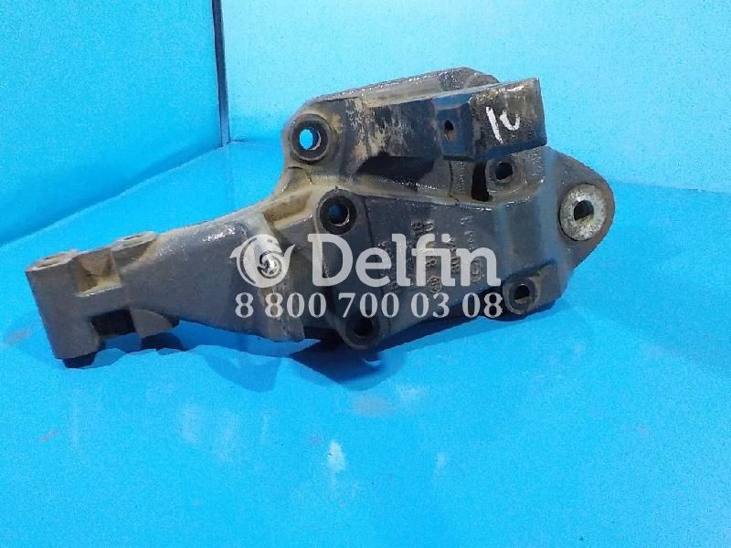 1643163 Кронштейн крепления передней рессоры правый DAF
