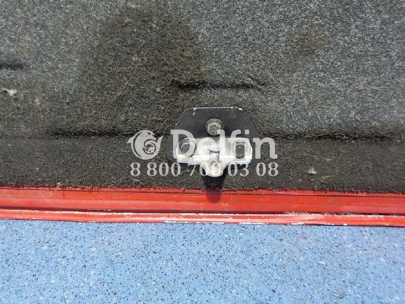 3176123 Крышка наружнего бардачка Volvo (Цвет красный)