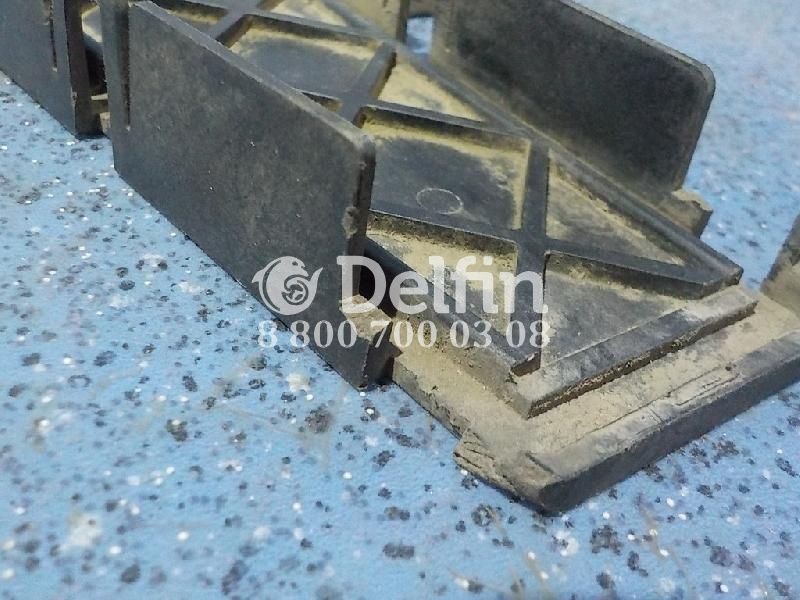 8171380 Крышка кулисы КПП Volvo (Уценка)