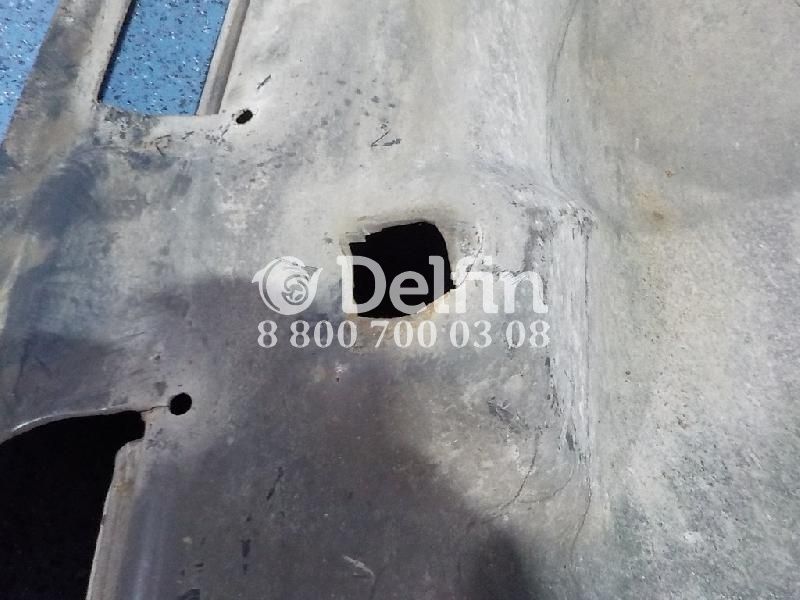 1371572 Брызговик металлический правый Scania (Уценка)