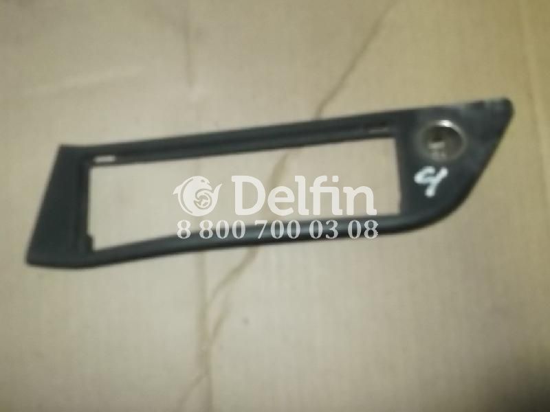 81617010238 Заслонка для радио справа MAN