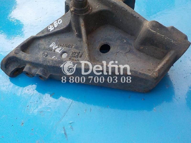 1431602 Кронштейн переднего бампера правый Scania 5 б/у
