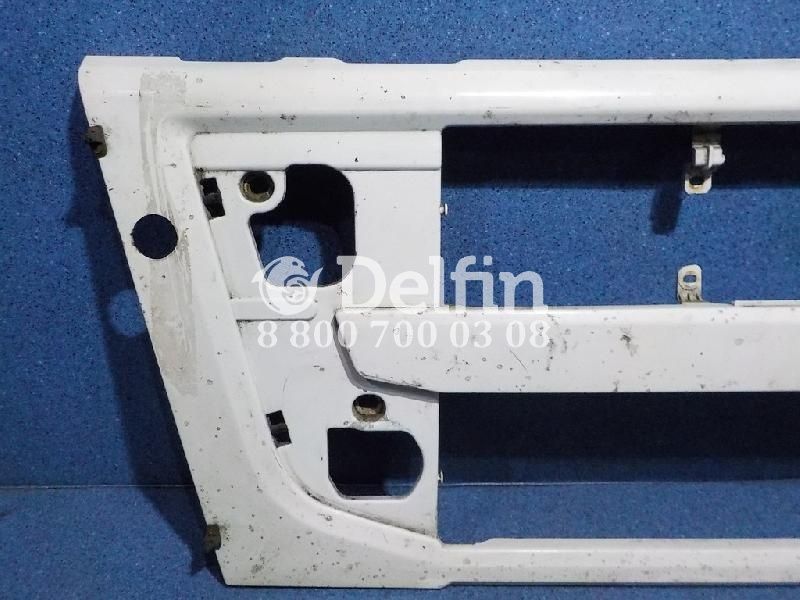 82056840 Решетка радиатора нижняя Volvo