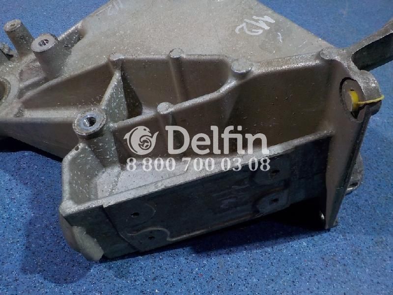 7482270859 Кронштейн кабины Renault