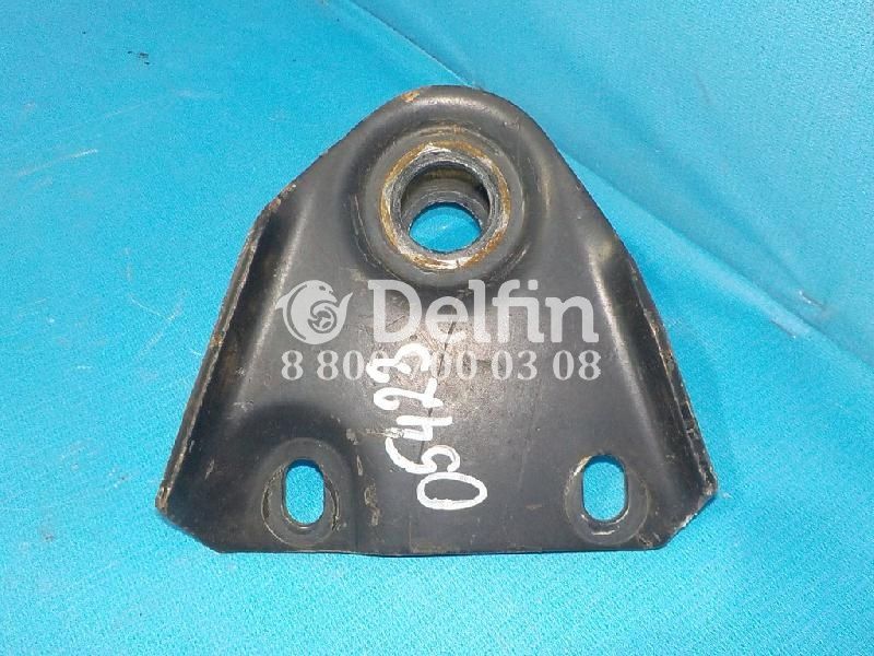 8137172 Кронштейн крепления переднего стабилизатора LH Iveco