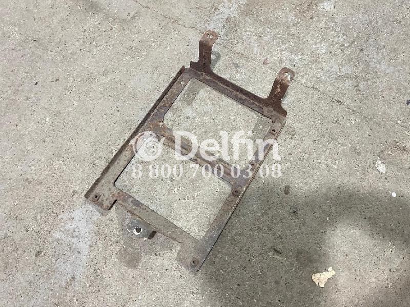 8189470 Кронштейн крыла Volvo б/у