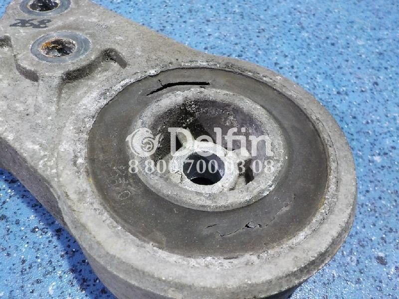 1762624 Кронштейн радиатора правый Scania 5 б/у