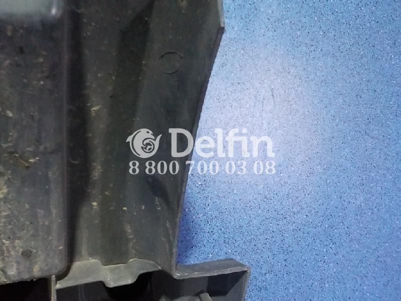 84007497 Брызговик правый RH Volvo оригинал