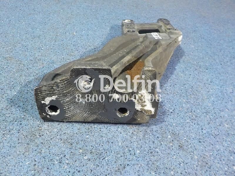 2670305 Кронштейн брызговика правый RH Scania