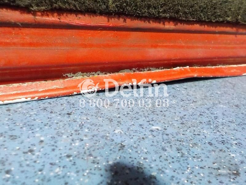 3176123 Крышка наружнего бардачка Volvo (Цвет красный)