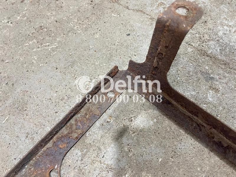8189470 Кронштейн крыла Volvo б/у