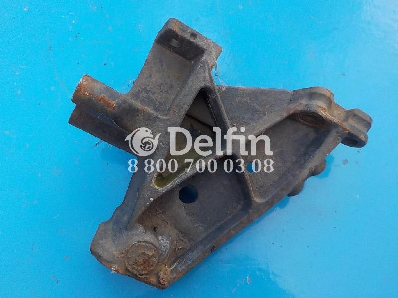 1431602 Кронштейн переднего бампера правый Scania 5 б/у