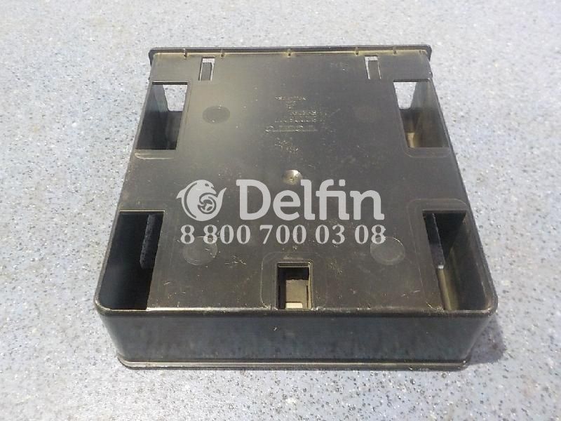 82226217 Рамка Volvo