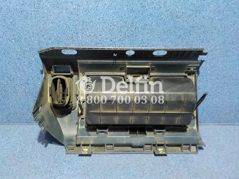 5010226156 Накладка декоративная на торепедо в сборе с бардачком Renault