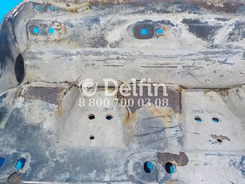 1755675 Кронштейн брызговика LH Scania