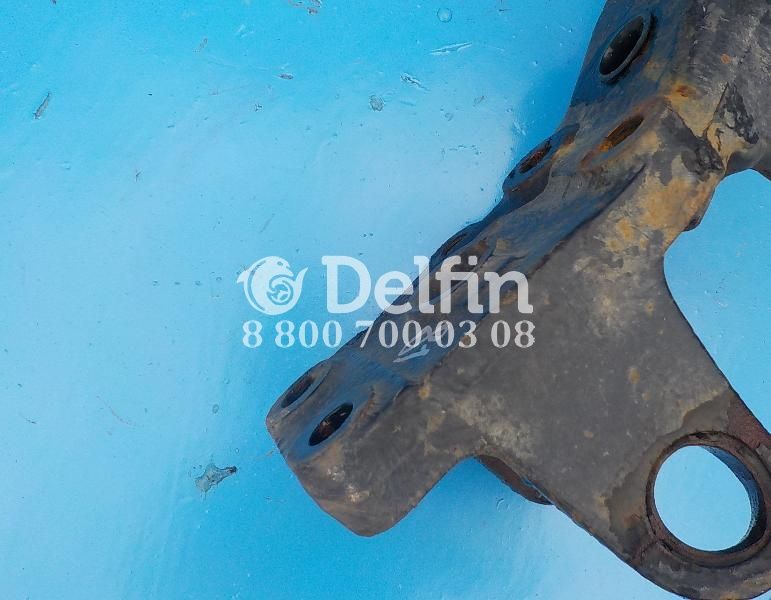 5010496740 Кронштейн подножки LH Renault