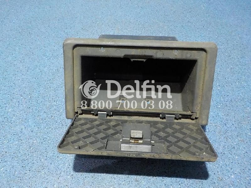 504009820 Бардачок Iveco