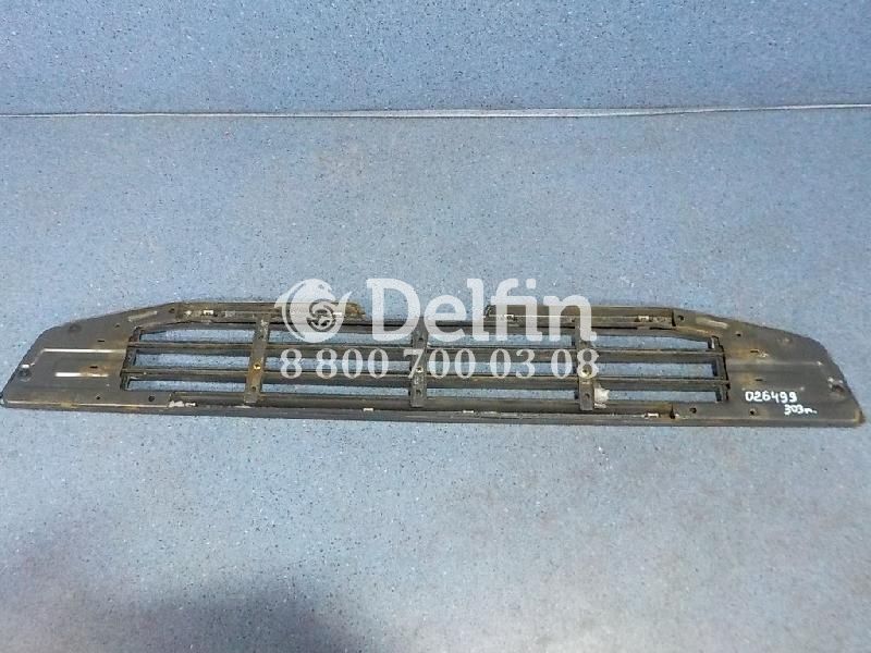 82419435 Нижняя решетка радиатора(ступенька) Volvo