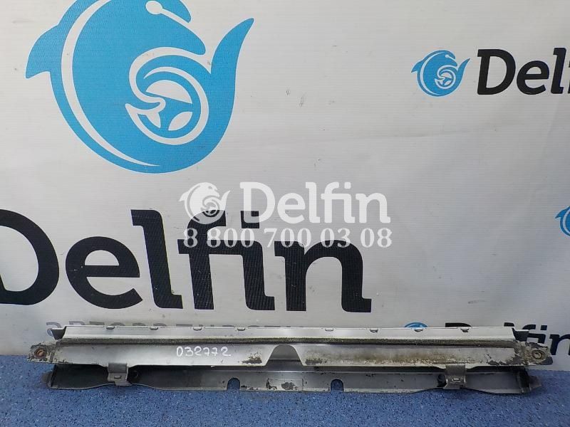 1866913 Решетка стеклоочистителя(пластик) середина Scania (Цвет белый)