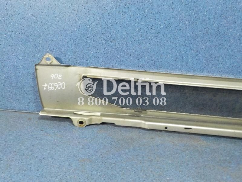 1890728 Решетка радиатора средняя часть CR (шасси 1140мм., цвет серый) Scania