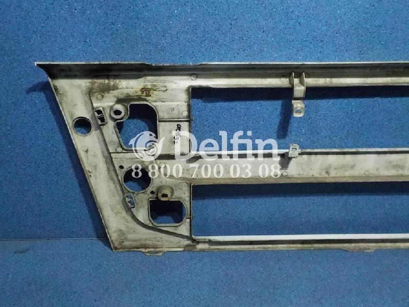 82056840 Решетка радиатора нижняя Volvo