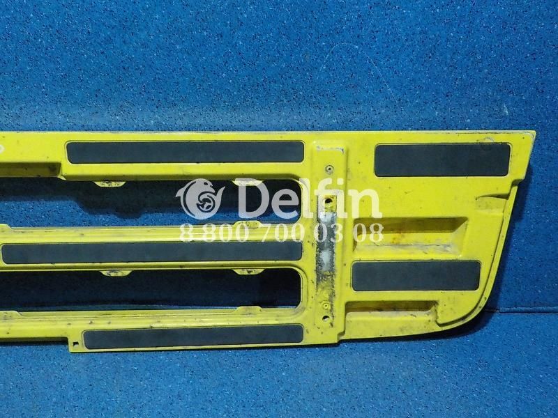 1875843 Облицовка радиатора (в сборе с сетками) Scania