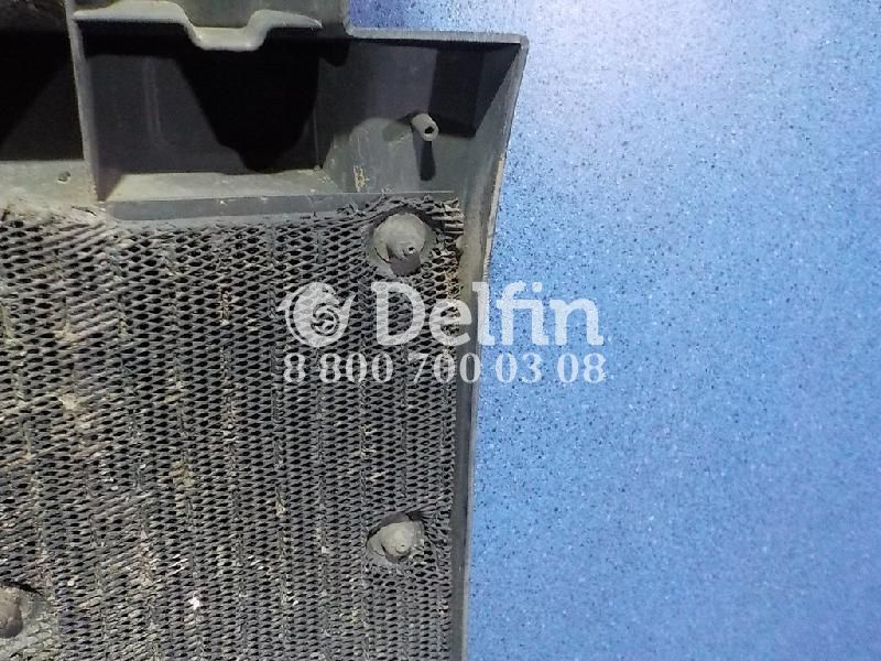 84007497 Брызговик правый RH Volvo оригинал