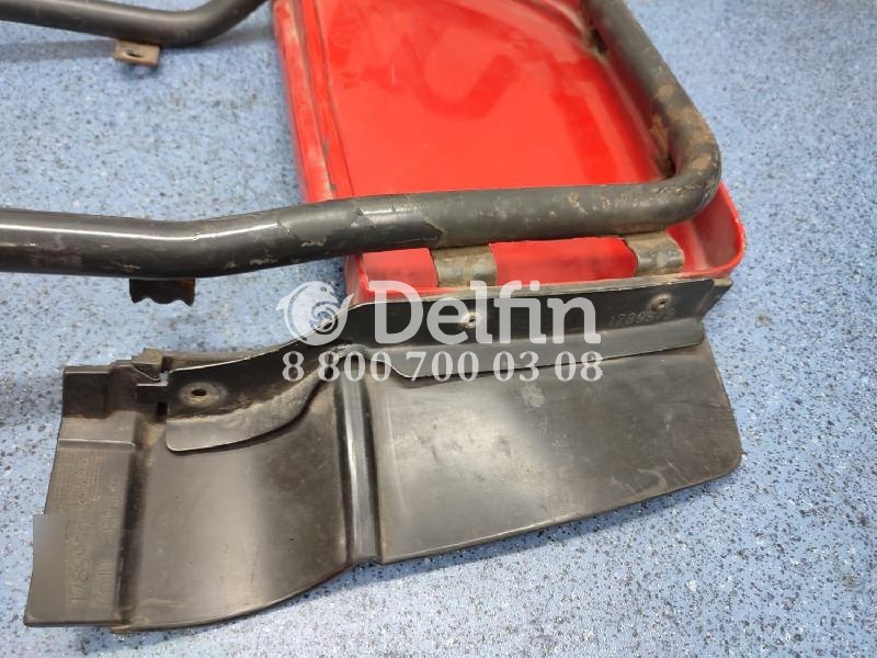 1789973 Нижний боковой спойлер кабины левый LH (в сборе)(Цвет красный) Scania