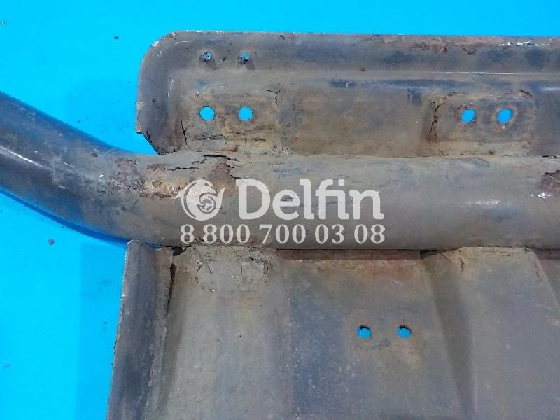 1725676 Кронштейн брызговика RH Scania