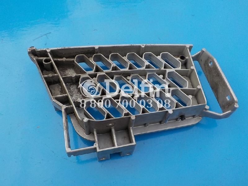 82151656 Подножка (ступенька) правая средняя RH Volvo оригинал