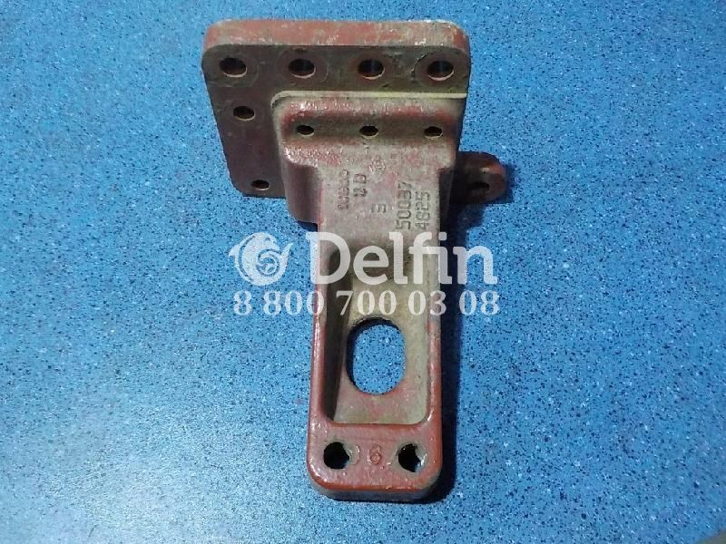 500374825 Кронштейн траверсы RH Iveco