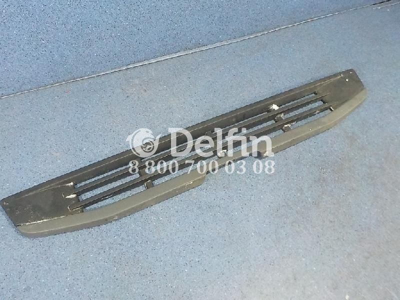 82419435 Нижняя решетка радиатора(ступенька) Volvo