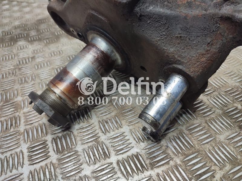 1895933 Повортный кулак правый RH Scania