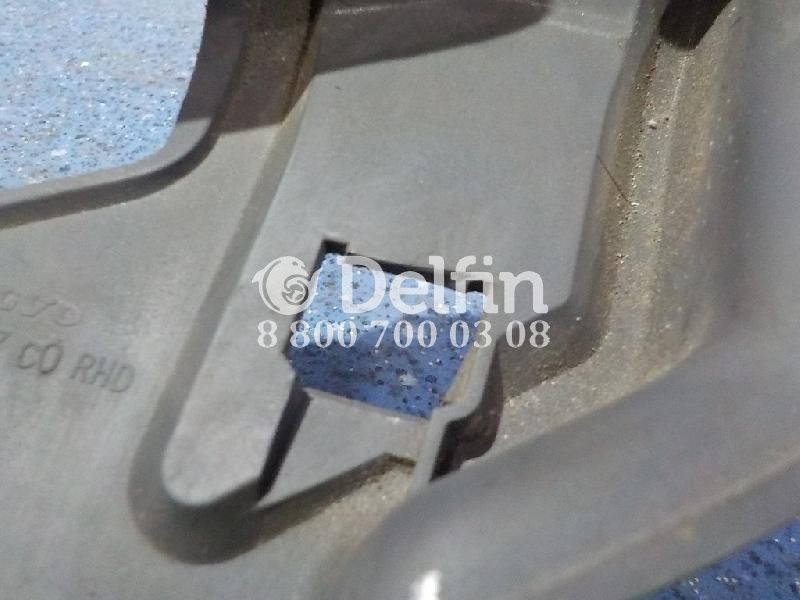 3175577 Кожух передней панели под бордачком Volvo (Уценка)