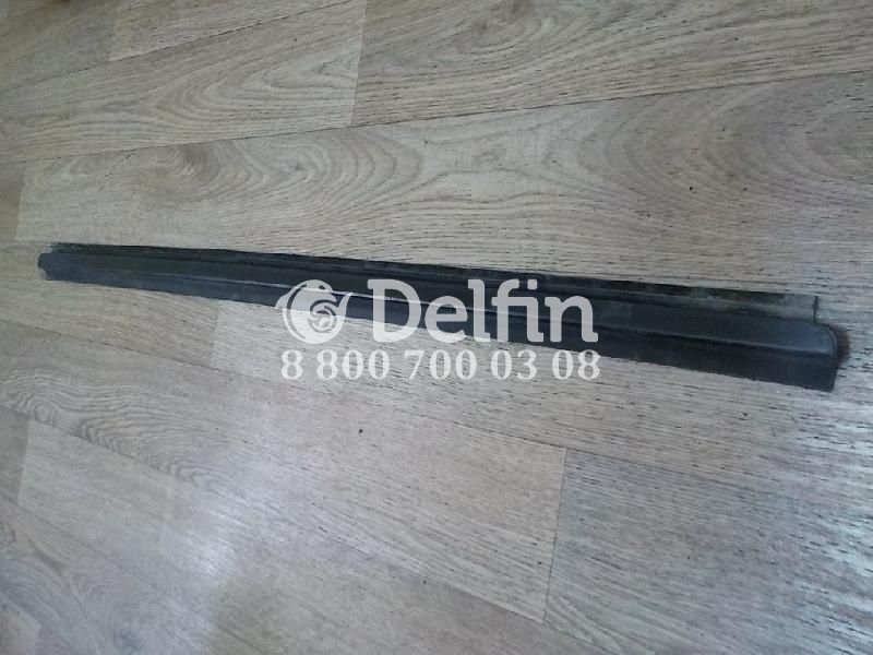 1366781 Уплотнитель стекла дверей нижний Scania