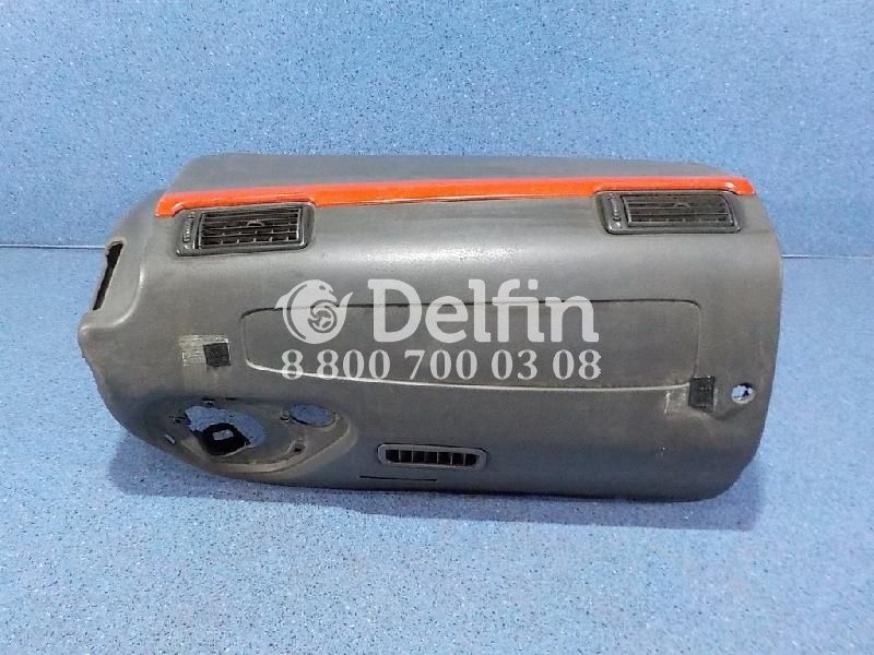 3175569 Накладка торпедо Volvo (Уценка)